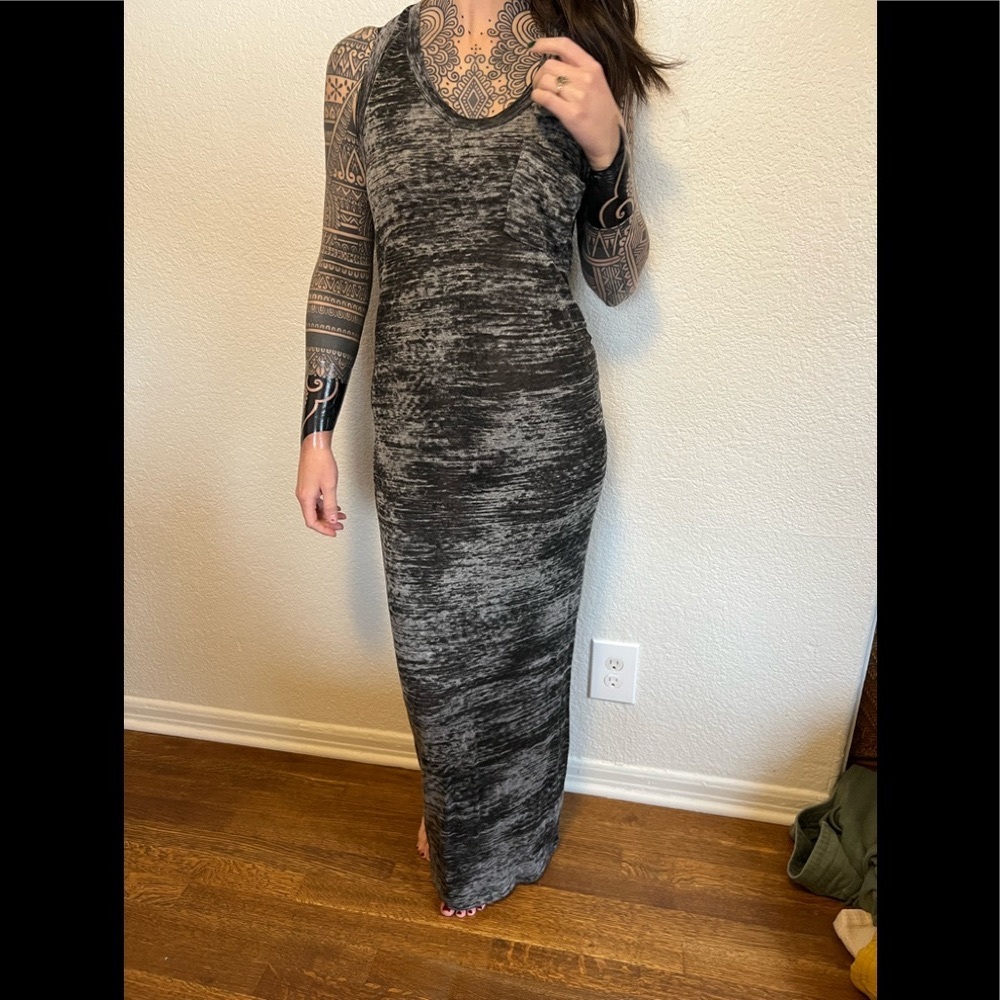Black and grey Maxi, size 4